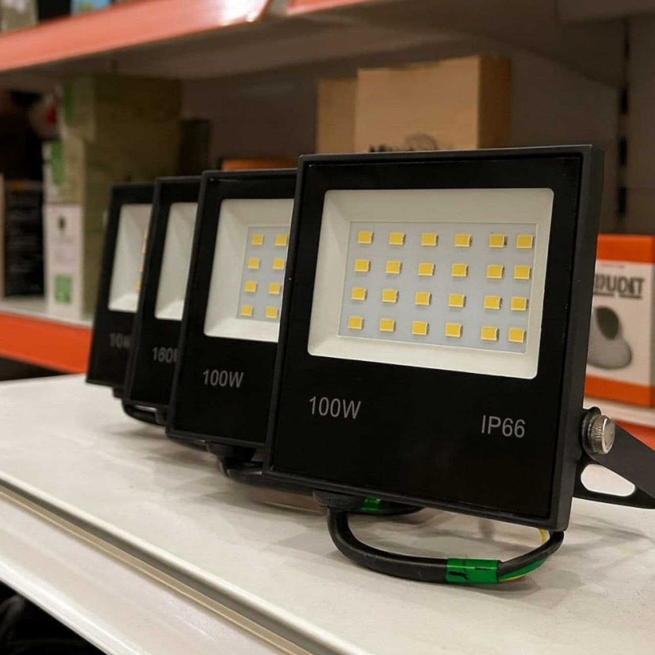 Kit 4 Refletor Led 100w Holofote Bivolt Prova D'água Frio 110v/220v